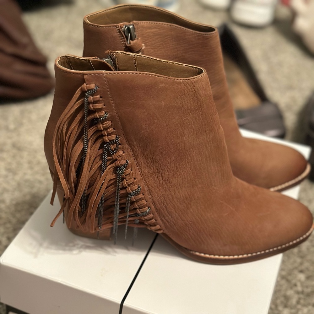 Juneau booties - Picture 1 of 3